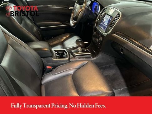 Used 2018 Chrysler 300 Touring L AWD/4WD image 22