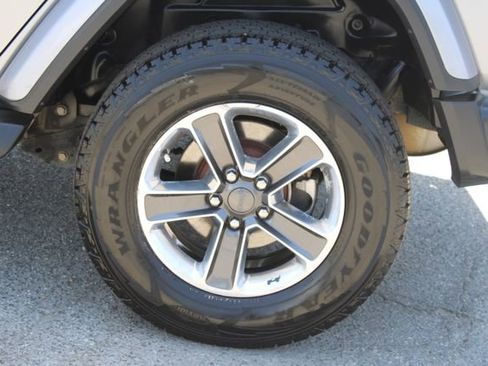 Used 2020 Jeep Wrangler Unlimited Sahara AWD/4WD image 6