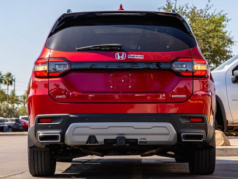 Used 2025 Honda Pilot Touring image 5