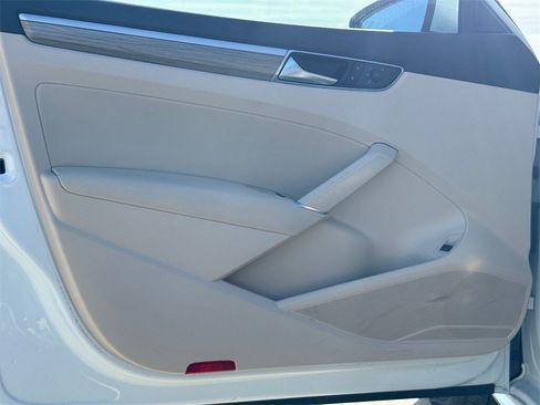 Used 2018 Volkswagen Passat 2.0T SE image 11