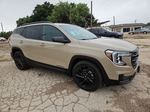 Used 2023 GMC Terrain SLE w/ Driver Convenience Package FWD image 1
