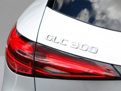 Used 2026 Mercedes-Benz GLC 300 4MATIC image 14