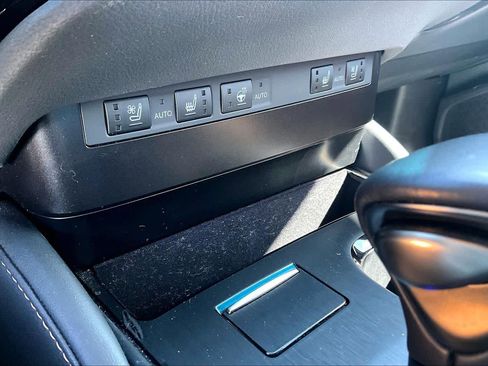 Used 2024 Lexus ES 300h w/ Premium Package image 35