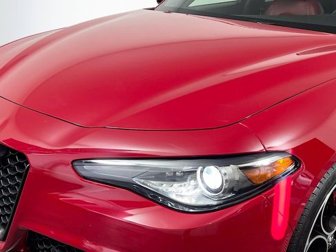 Used 2022 Alfa Romeo Giulia Veloce image 11