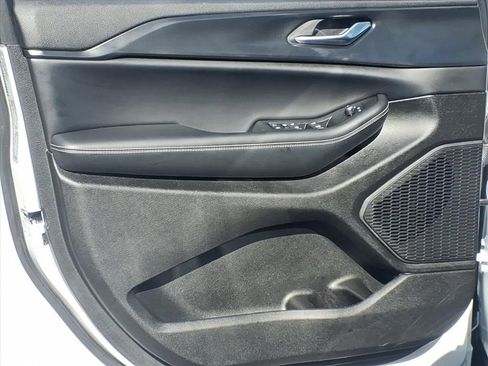 Used 2023 Jeep Grand Cherokee Laredo X image 15