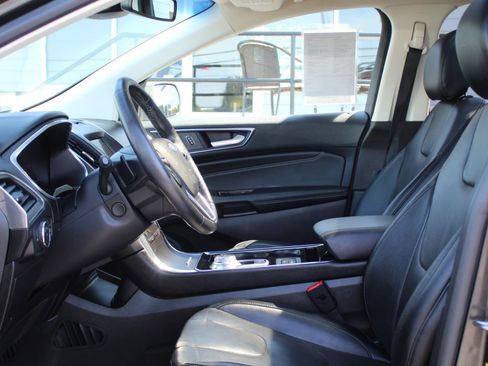 Used 2019 Ford Edge Titanium w/ Equipment Group 301A AWD/4WD image 13