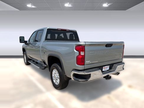 Used 2024 Chevrolet Silverado 2500 LT AWD/4WD image 3