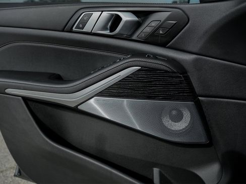 Used 2025 BMW X5 M60i image 28