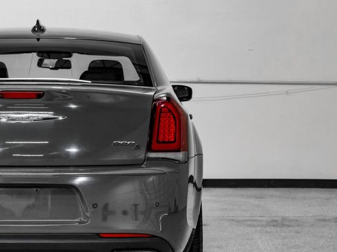 Used 2018 Chrysler 300 S w/ 300S Premium Group RWD image 63