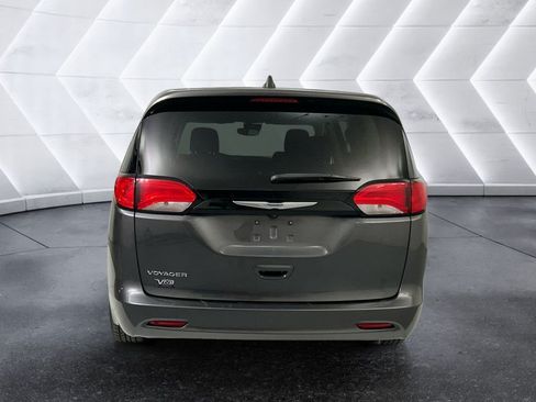 Used 2023 Chrysler Voyager LX FWD image 5