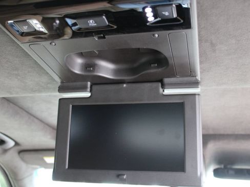 Used 2020 Cadillac Escalade Platinum RWD image 17