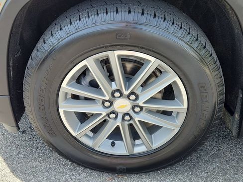 Used 2023 Chevrolet Traverse LT w/ LPO, Floor Liner Package AWD/4WD image 9