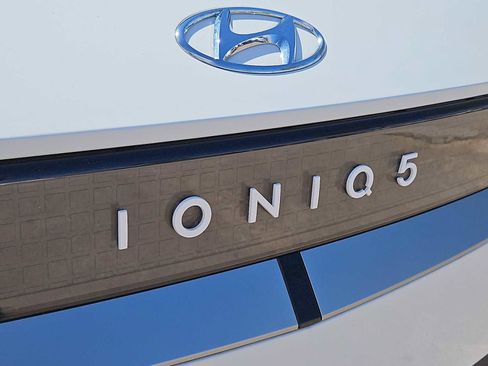 Used 2024 Hyundai Ioniq 5 SEL image 12