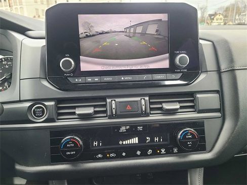 Used 2023 Nissan Pathfinder S image 26