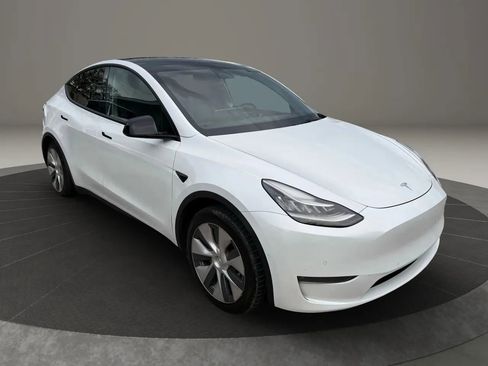 Used 2021 Tesla Model Y Long Range image 7