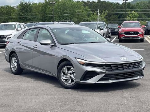 Certified 2026 Hyundai Elantra SE FWD image 1