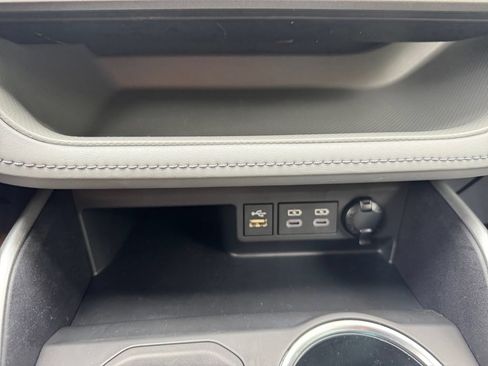Used 2023 Toyota Highlander LE AWD/4WD image 24