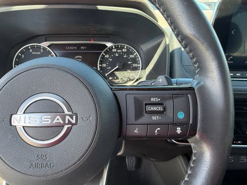 Used 2023 Nissan Rogue SL FWD image 16