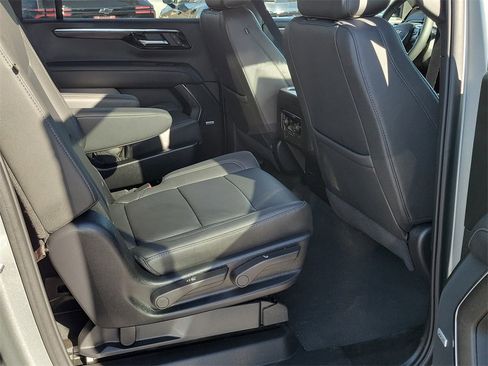 Used 2025 Chevrolet Suburban LT w/ Comfort Package image 19