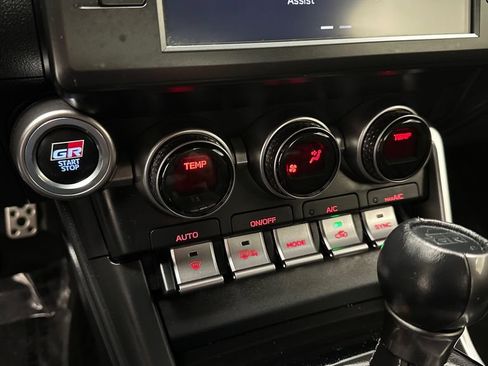 Certified 2022 Toyota GR86 Premium RWD image 25