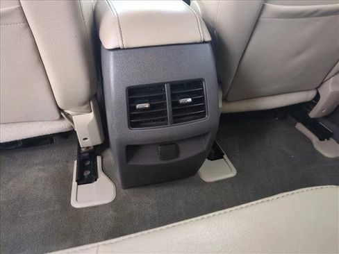Used 2013 Ford Edge SEL FWD image 16