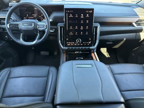 Used 2025 GMC Yukon Denali image 21