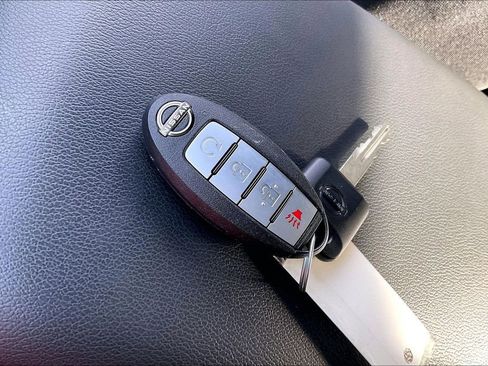 Used 2025 Nissan Frontier PRO-4X w/ Tow Package image 11