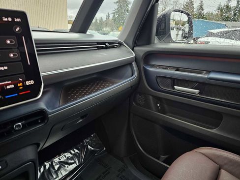 Used 2025 Volkswagen ID. Buzz Pro S image 32