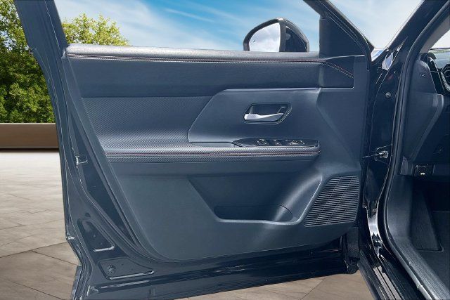 Certified 2025 Nissan Kicks SR AWD/4WD image 19
