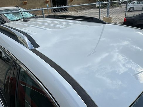 Used 2017 Chevrolet Equinox Premier w/ Enhanced Convenience Package image 3