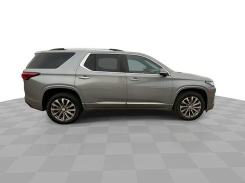 Used 2023 Chevrolet Traverse Premier FWD image 3