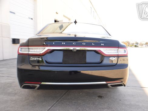 Used 2018 Lincoln Continental Premiere image 10