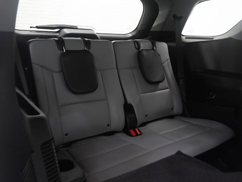 Used 2021 Ford Explorer XLT w/ XLT Sport Appearance Package image 15