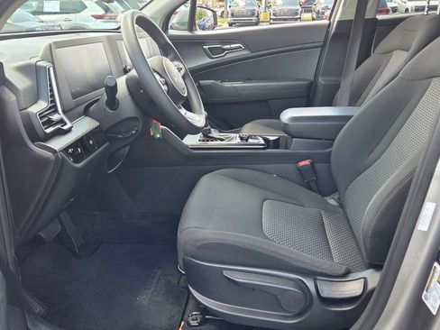Used 2025 Kia Sportage LX FWD image 5