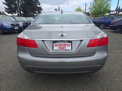 Used 2009 Hyundai Genesis 3.8 w/ Technology Pkg 4 RWD image 6