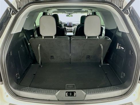 Used 2022 Ford Explorer XLT w/ Equipment Group 202A image 27