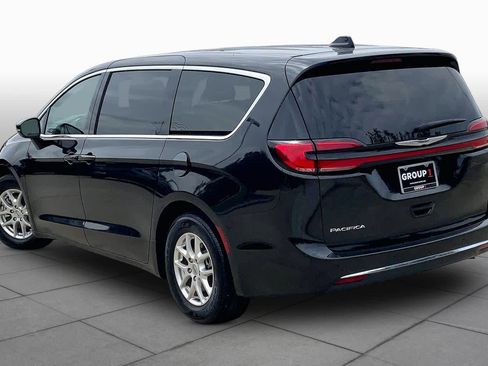 Used 2023 Chrysler Pacifica Touring-L FWD image 12