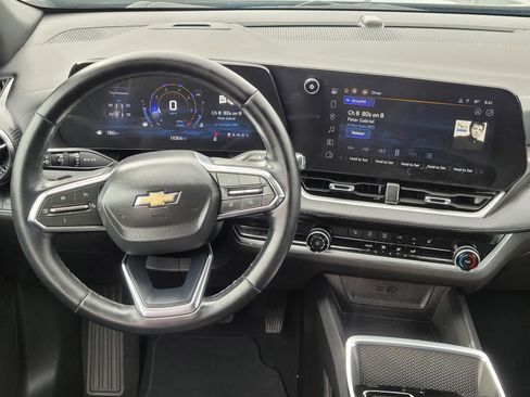 Used 2025 Chevrolet Equinox LT w/ Safety and Technology Package FWD image 17