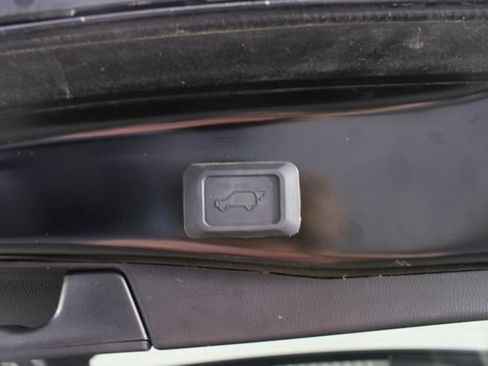 Used 2023 Toyota RAV4 XLE Premium image 21