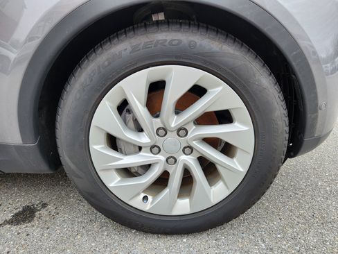 Certified 2024 Land Rover Discovery S image 7