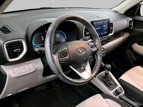 Used 2023 Hyundai Venue SEL FWD image 12