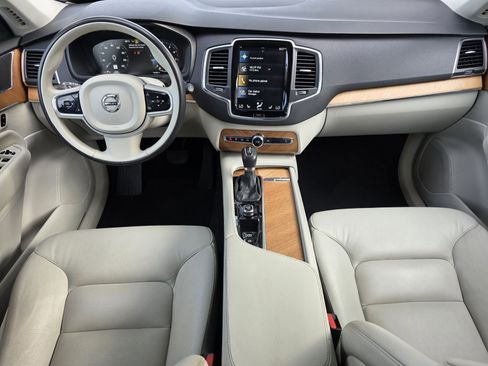 Used 2022 Volvo XC90 T6 Momentum w/ Protection Package Premier AWD/4WD image 4