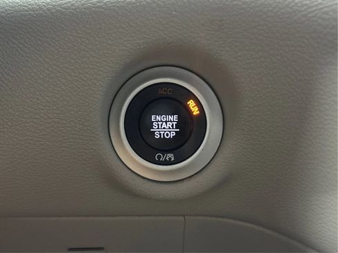 Used 2022 Chrysler Pacifica Touring-L FWD image 36