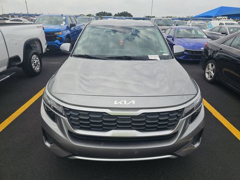 Used 2023 Kia Seltos LX AWD/4WD image 2
