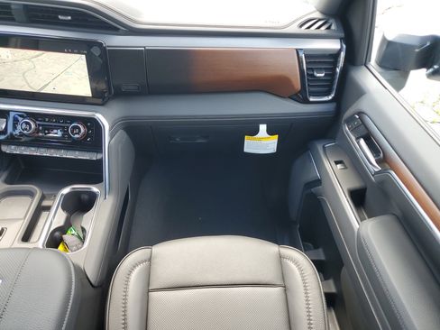 New 2025 GMC Sierra 2500 Denali image 17