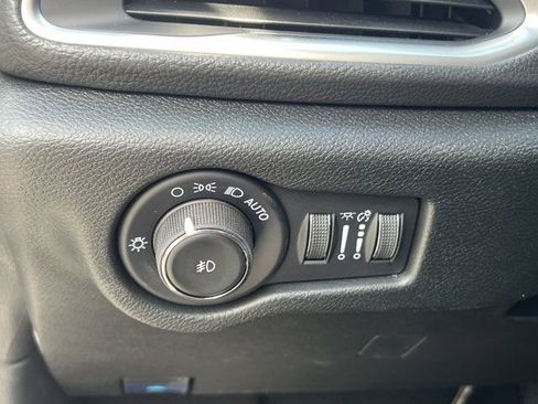 New 2026 Chrysler Pacifica Limited image 23