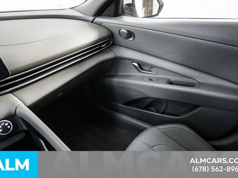 Used 2025 Hyundai Elantra SE image 35
