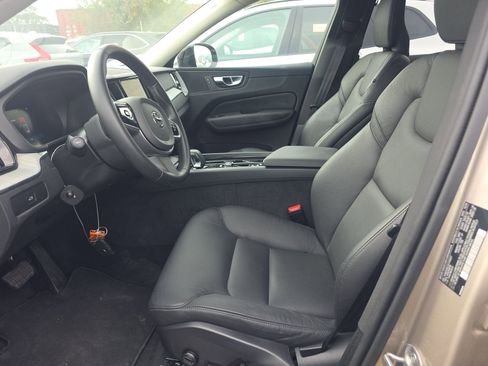 Used 2025 Volvo XC60 B5 Plus image 6