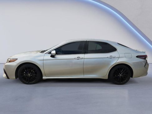 Used 2021 Toyota Camry XSE FWD image 5