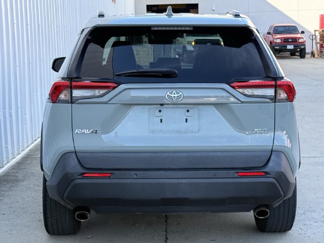 Used 2021 Toyota RAV4 XLE Premium FWD image 6
